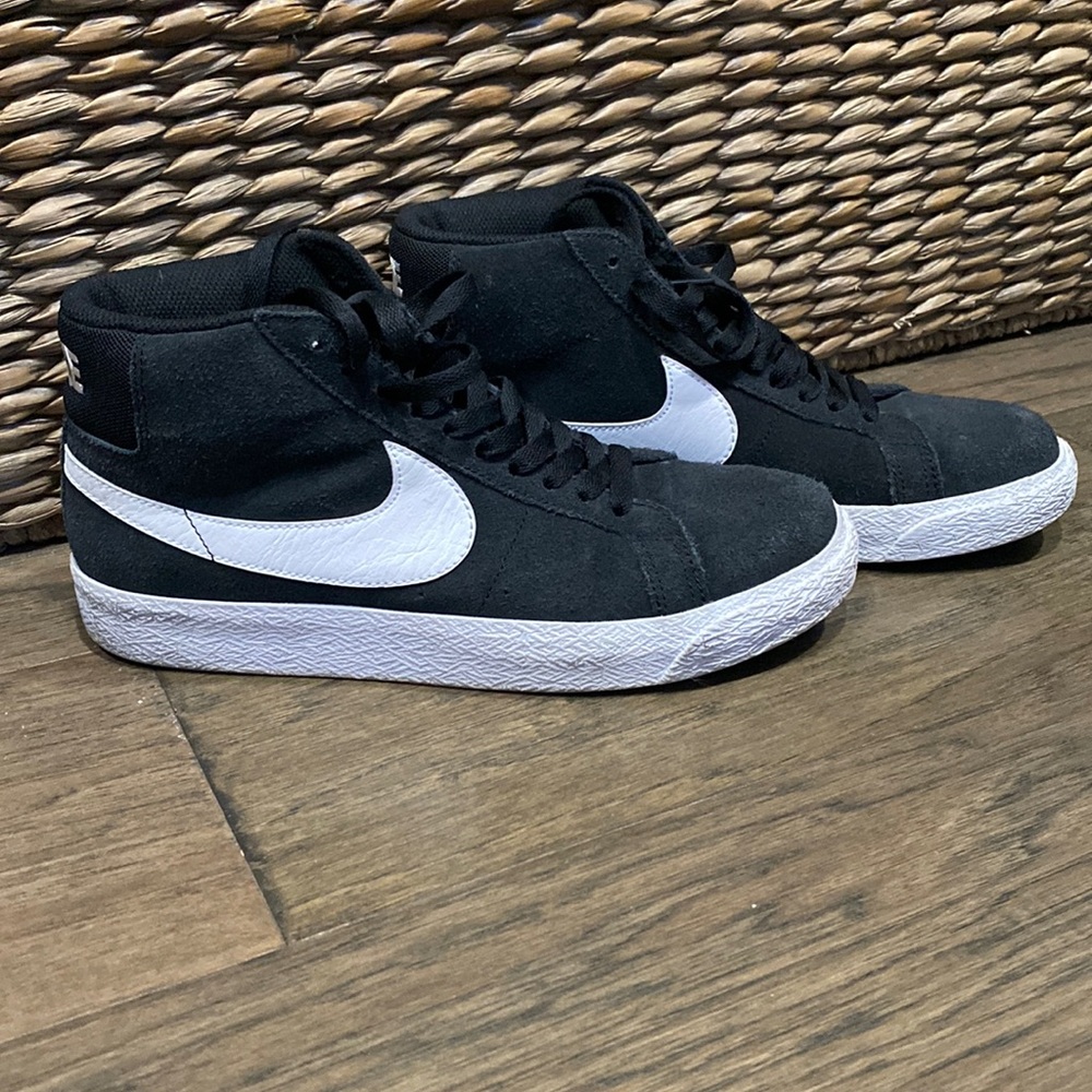 Nike Court Borough Mid Black White Women's Size U.S 8